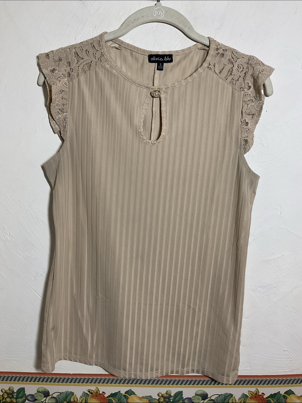 Olivia Blu Beige Ribbed Knit Top w/Lace Cap Sleeves & Faux Pearl Keyhole Size S